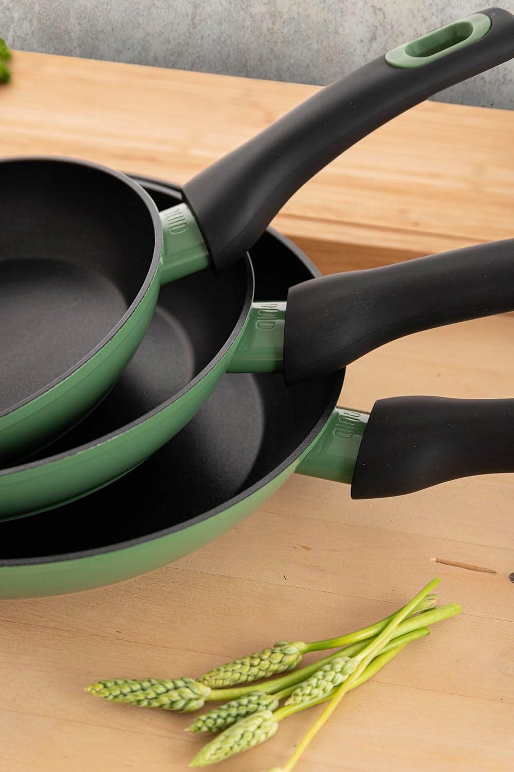 Set de 3 Sartenes Antiadherentes – Comodidad y Precisión en tu Cocina